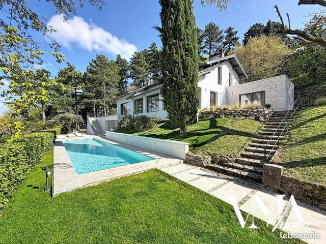 Villa 7 pièces 313 m²
