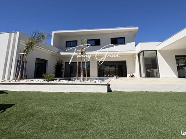 Villa 7 pièces 317 m²