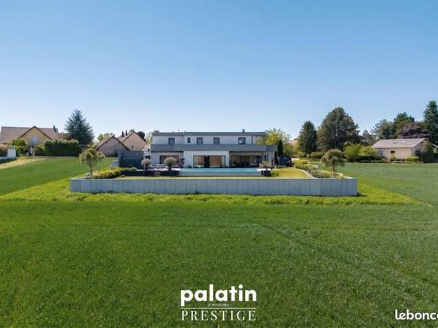 Villa 7 pièces 317 m²