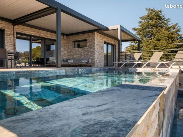 Villa 7 pièces 318 m²