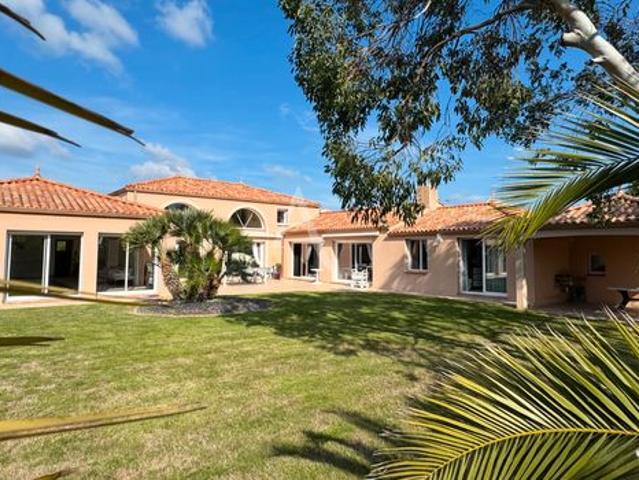 Villa 7 pièces 318 m²