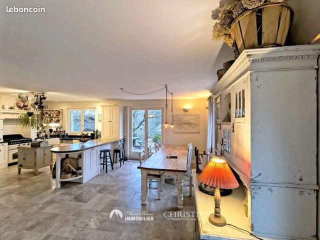 Villa 7 pièces 320 m²