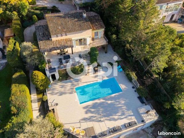 Villa 7 pièces 320 m²