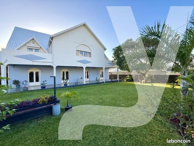 Villa 7 pièces 324 m²