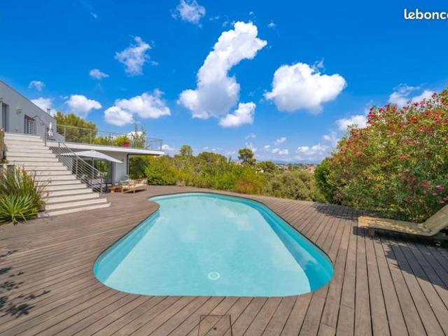 Villa 7 pièces 327 m²