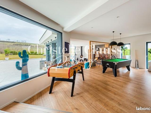 Villa 7 pièces 330 m²