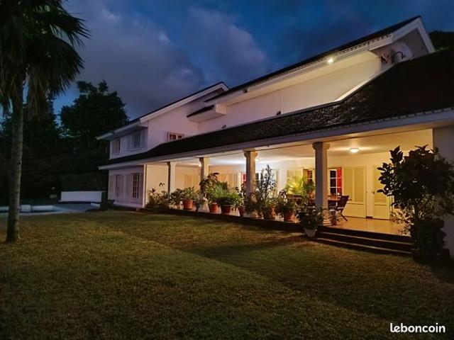 Villa 7 pièces 330 m²