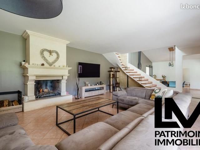 Villa 10 pièces 335 m²