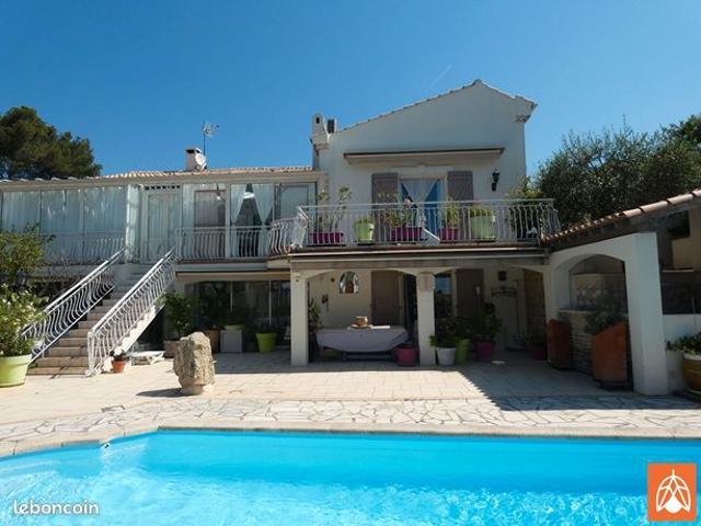 Villa 7 pièces 335 m²