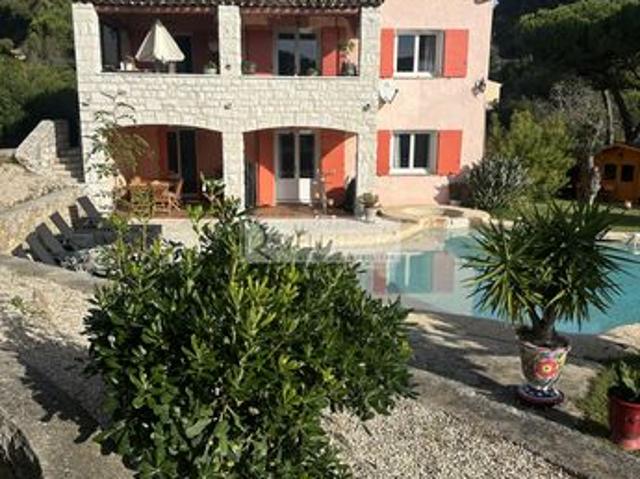 Villa 7 pièces 342 m²