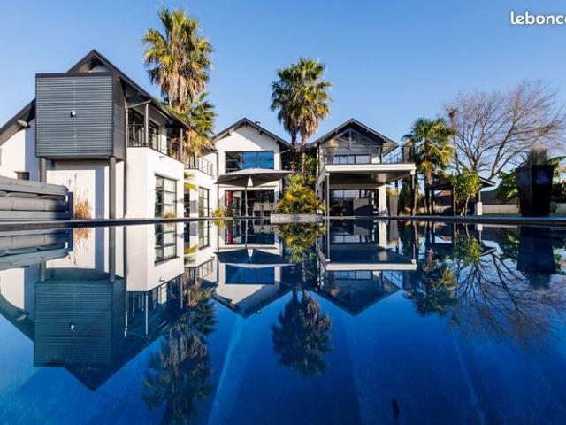 Villa 7 pièces 350 m²