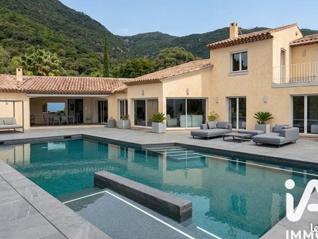 Villa 7 pièces 352 m²