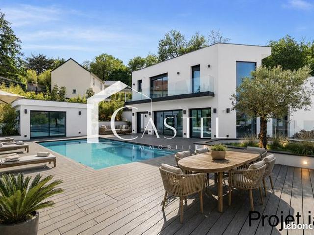 Villa 7 pièces 363 m²