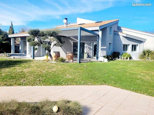 Villa 7 pièces 370 m²