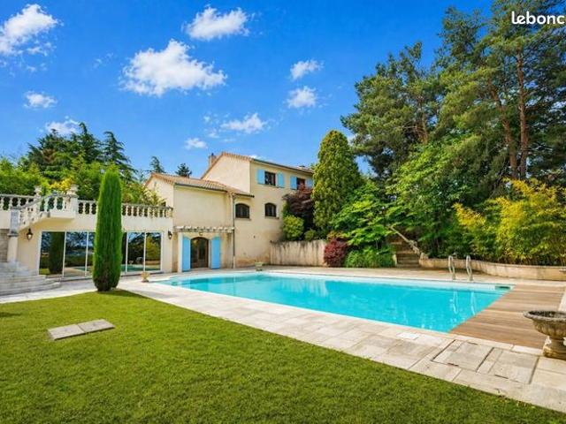 Villa 7 pièces 375 m²
