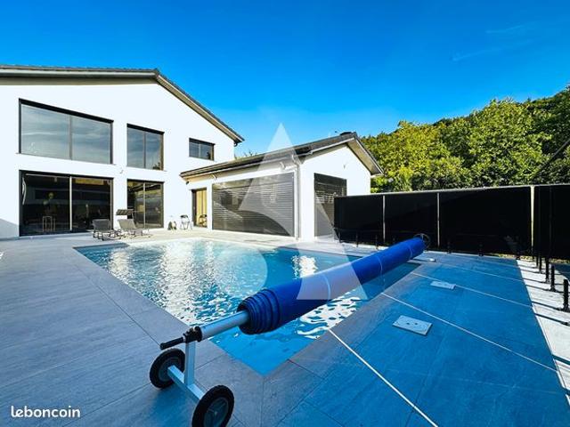 Villa 7 pièces 375 m²