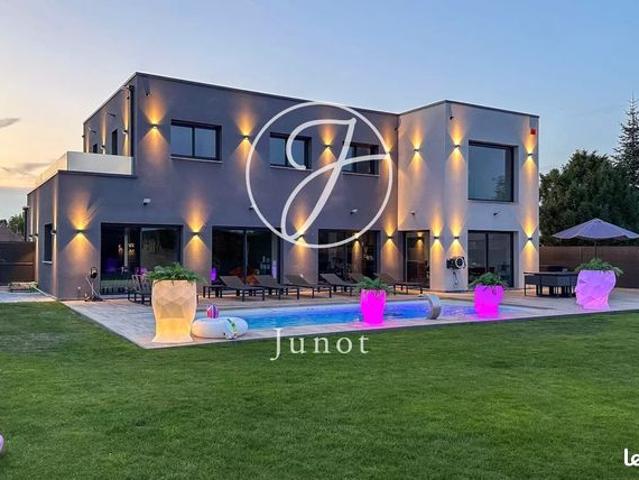 Villa 7 pièces 386 m²