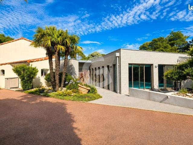 Villa 7 pièces 380 m²