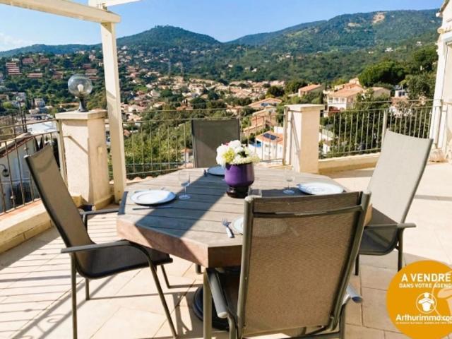 VILLA 7 PIÈCES AVEC PISCINE AU LAVANDOU