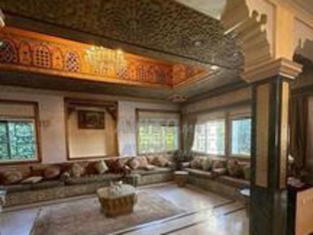Villa 819 m meublée à Hay Riad