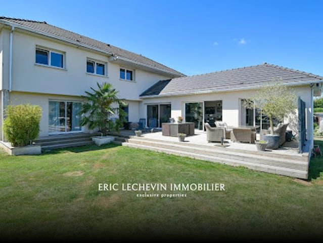 Villa avec jardin et terrasse