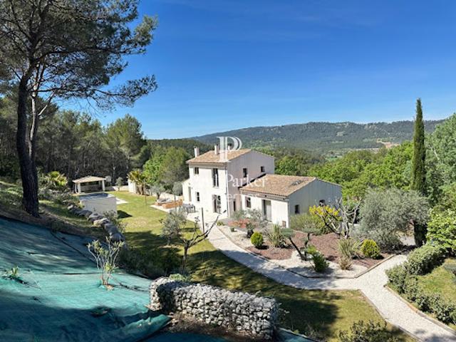 Villa avec piscine et jardin