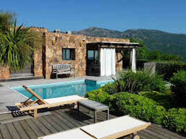 Villa avec piscine en bord de mer