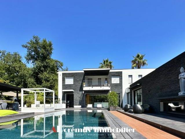 Villa 8 pièces 400 m²