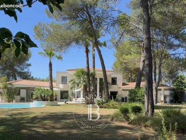 Villa 8 pièces 420 m²