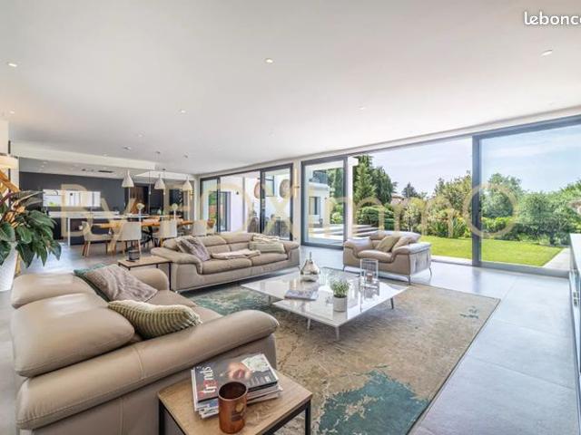 Villa 8 pièces 450 m²
