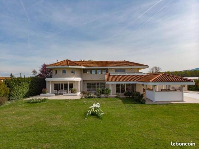 Villa 8 pièces 480 m²
