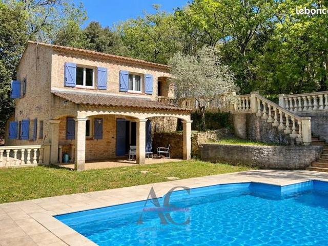 Villa 8 pièces 163 m²