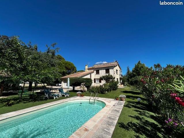 Villa 8 pièces 163 m²