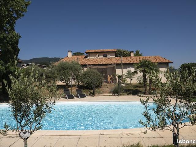 Villa 8 pièces 164 m²