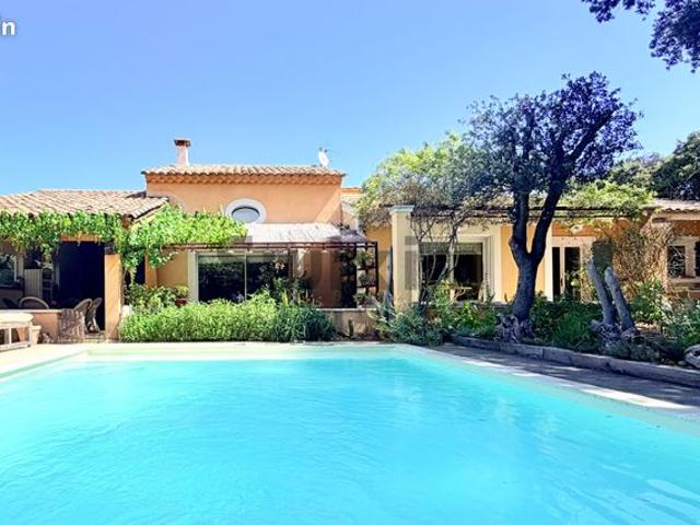 Villa 8 pièces 164 m²