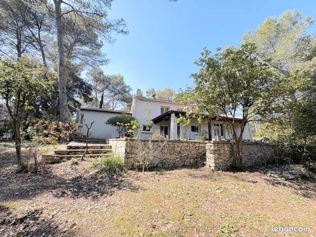 Villa 8 pièces 166 m²