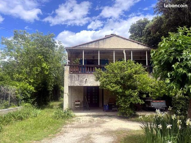 Villa 8 pièces 166 m²