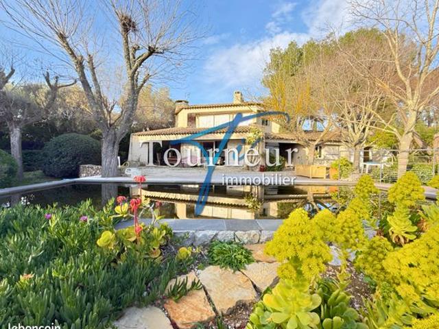 Villa 8 pièces 166 m²