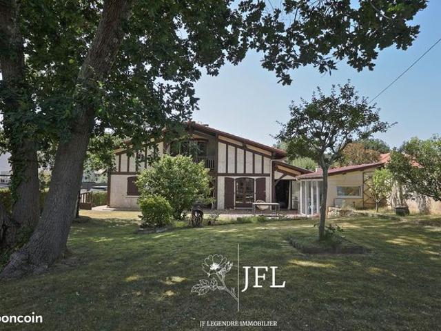 Villa 8 pièces 167 m²