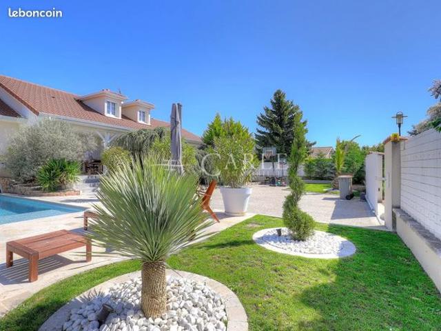 Villa 8 pièces 177 m²