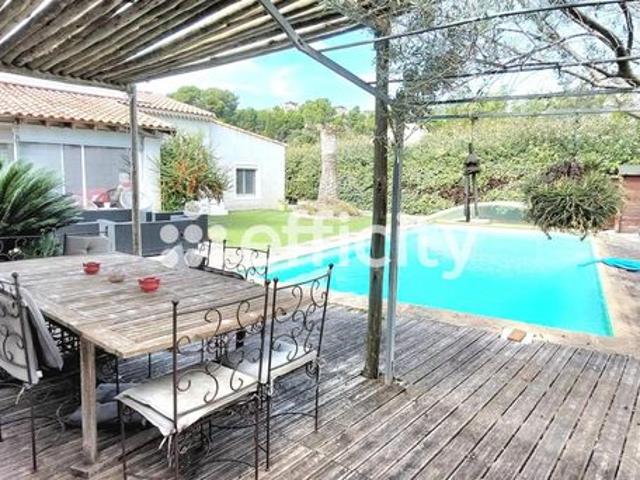 Villa 8 pièces 180 m²
