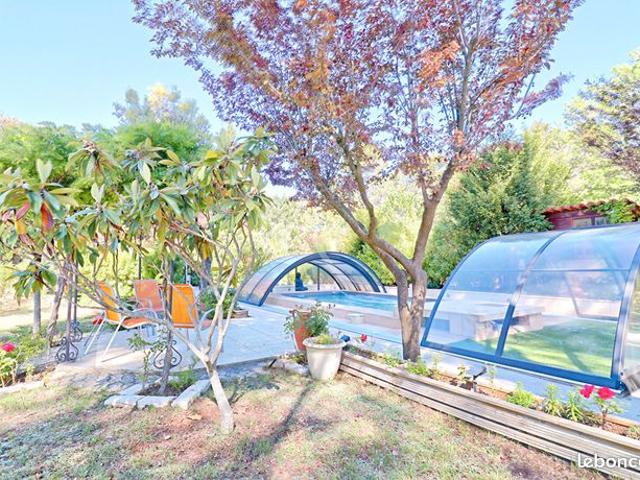Villa 8 pièces 180 m²