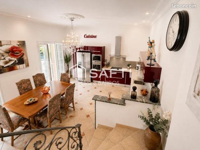 Villa 8 pièces 250 m²