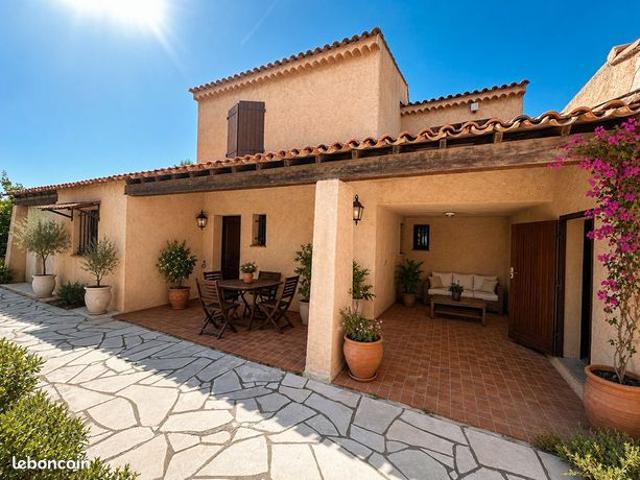 Villa 8 pièces 180 m²