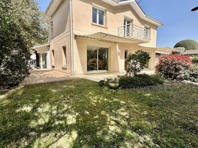 Villa 8 pièces 180 m²