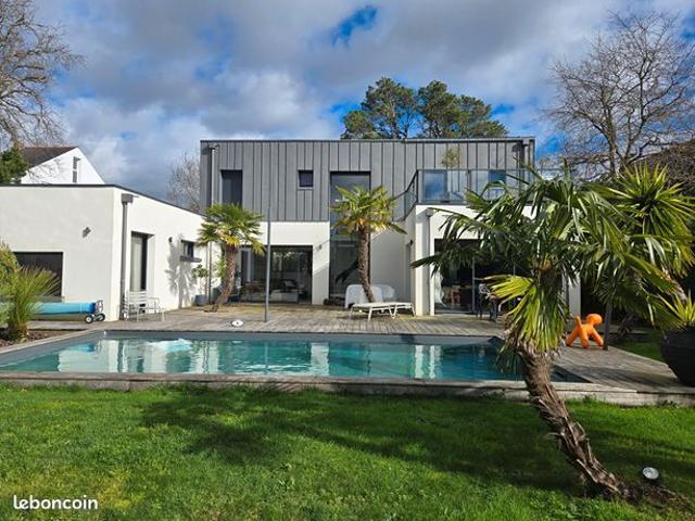 Villa 8 pièces 180 m²
