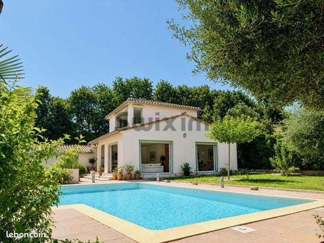 Villa 8 pièces 180 m²
