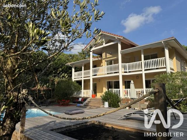 Villa 8 pièces 184 m²