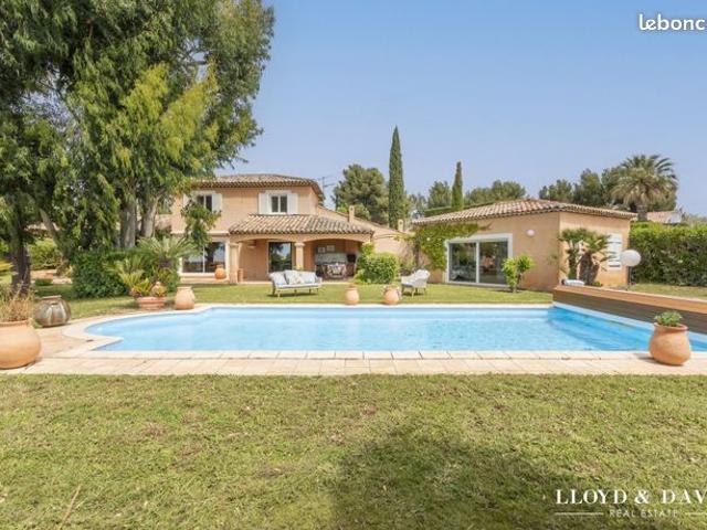 Villa 8 pièces 185 m²