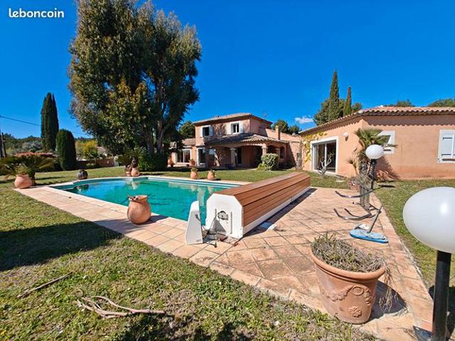 Villa 8 pièces 185 m²